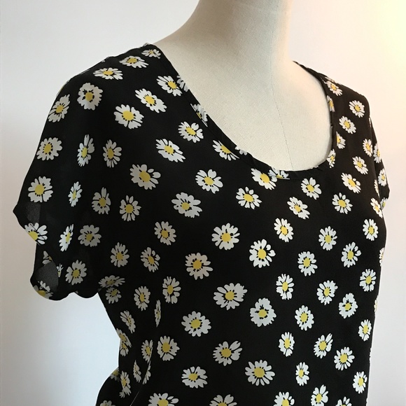 Fun & Flirt Daisy print chiffon t shirt - 3/25$ - Picture 4 of 8